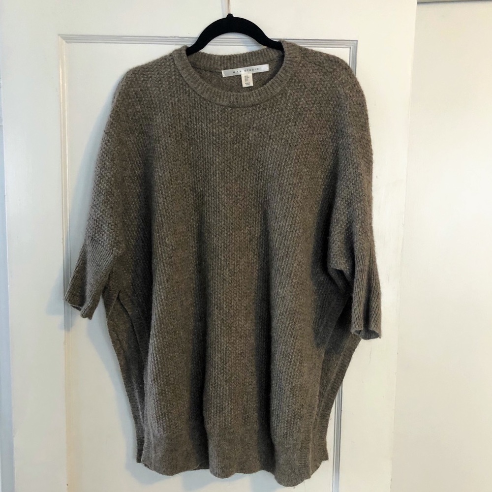 MAX Studio Sweater Size Medium